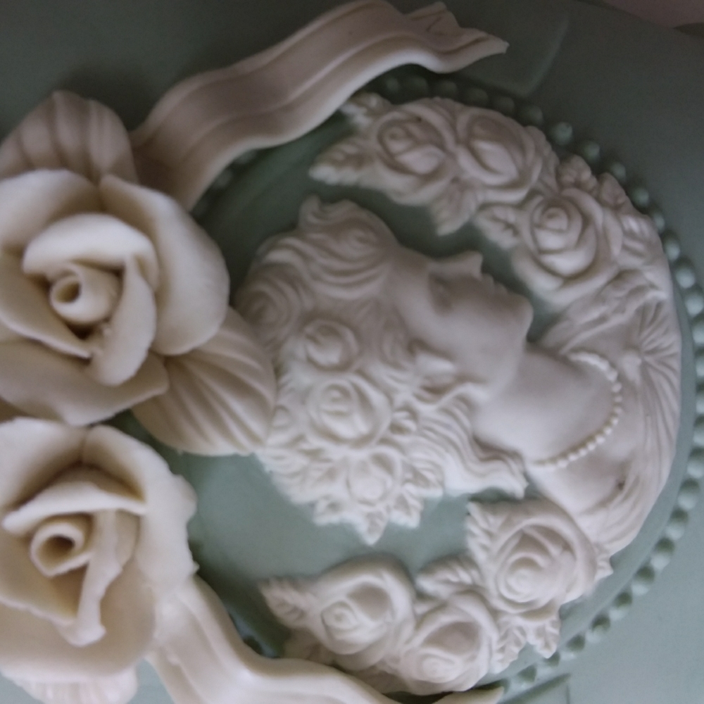 Stunning Porcelain Fully Functional Flower Watering Pot! - Picture 2 of 11